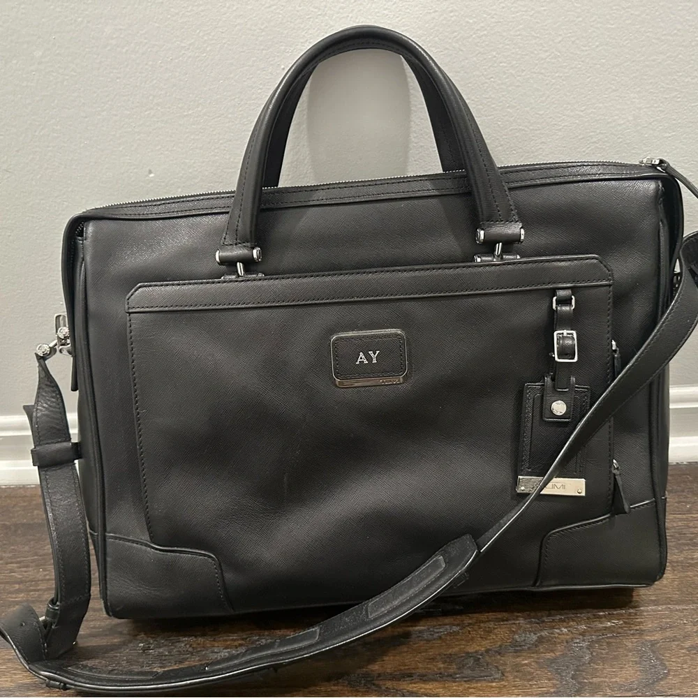 TUMI Astor Regis Italian Leather Briefcase- good condition